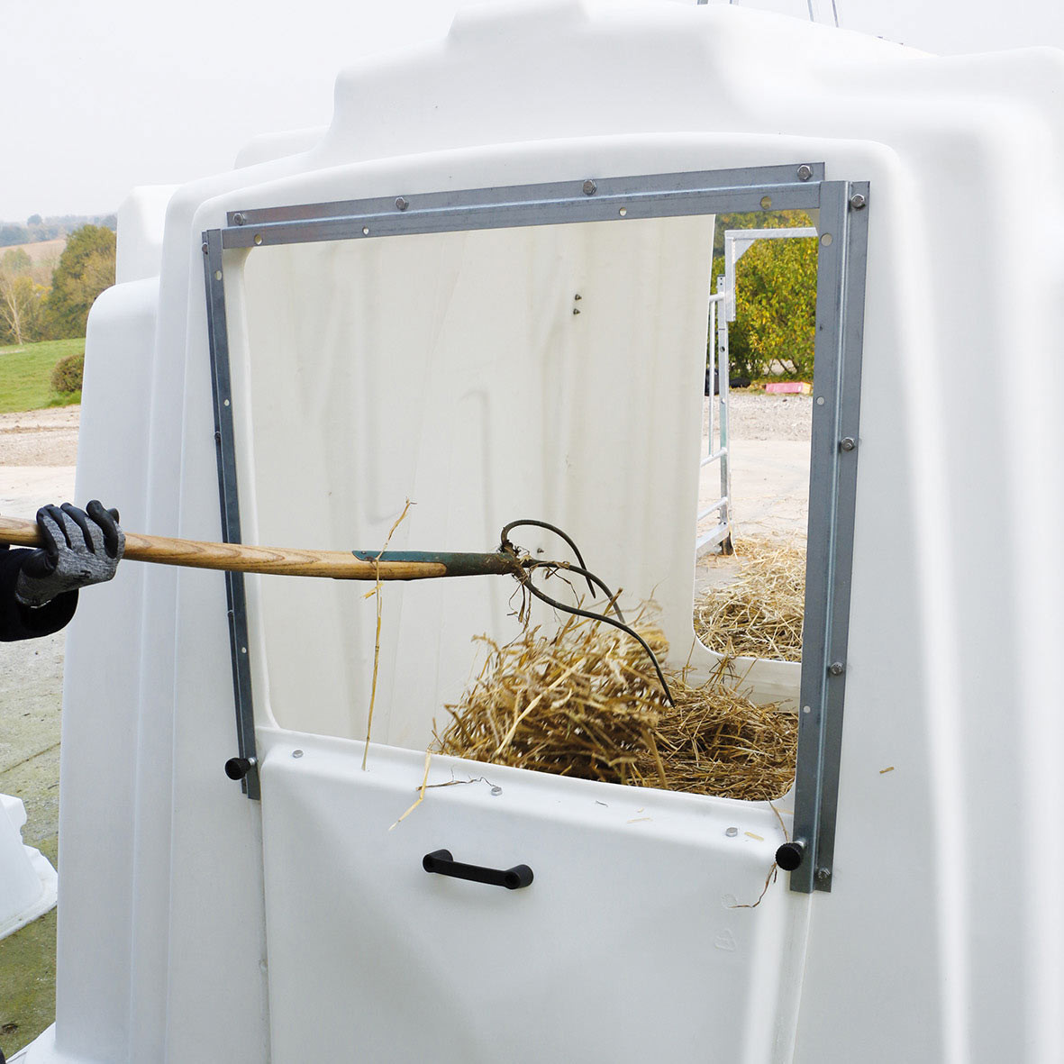 SUPERSTAR One-Piece HDPE Hutch For 5 Calves