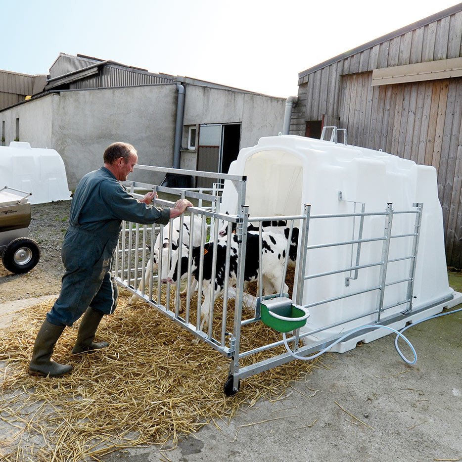 SUPERSTAR One-Piece HDPE Hutch For 5 Calves